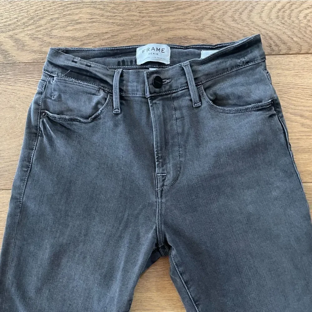 Frame Le High Skinny in Grey Whisker